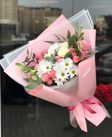 Букет цветов из: Розы, Лизиантусы и Хризантемы в Усть-Качка